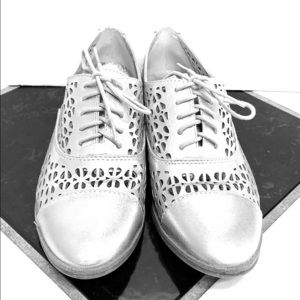 Sam & Libby Silver Cut-our Oxfords Size 7